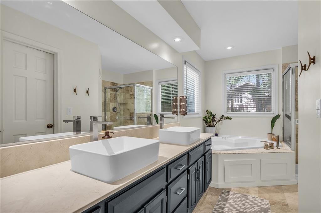 8233 NW Weatherby Drive — photo 19