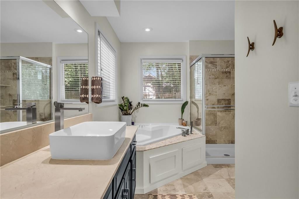 8233 NW Weatherby Drive — photo 20