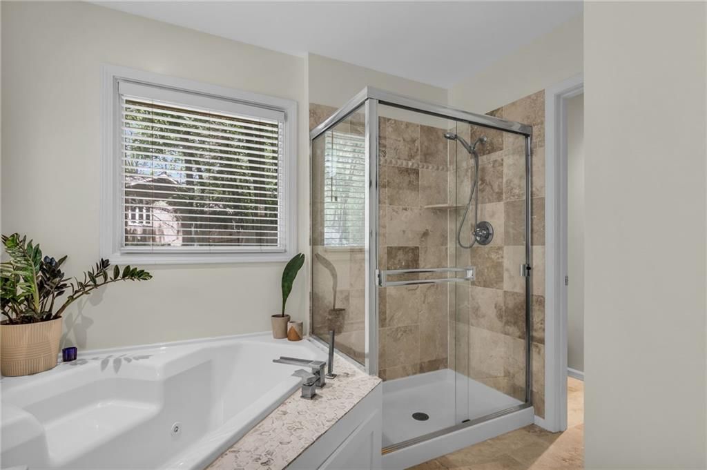 8233 NW Weatherby Drive — photo 21