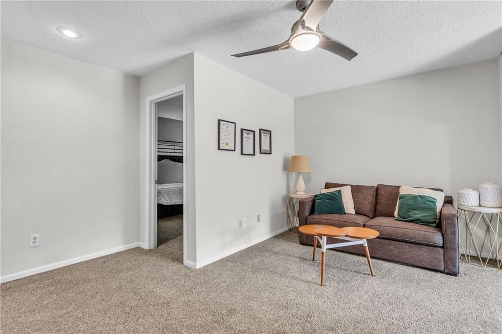 8233 NW Weatherby Drive — photo 24