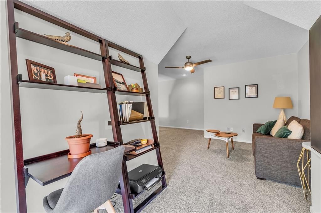 8233 NW Weatherby Drive — photo 26