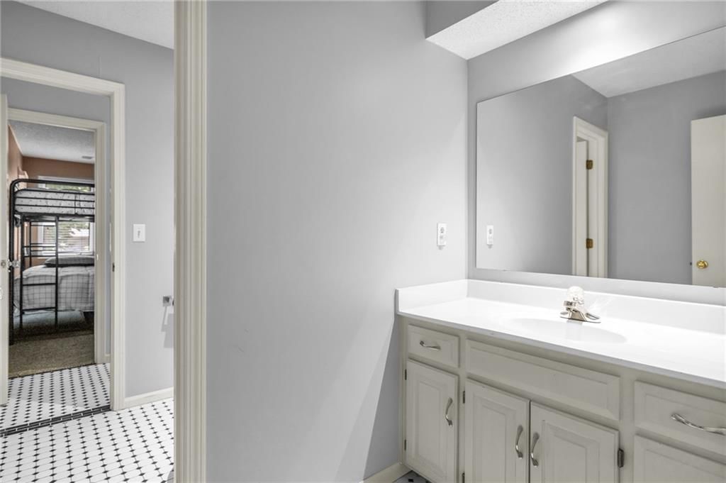 8233 NW Weatherby Drive — photo 29
