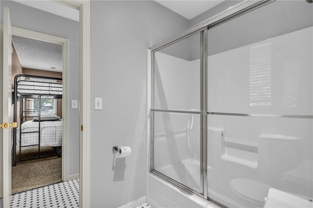 8233 NW Weatherby Drive — photo 30
