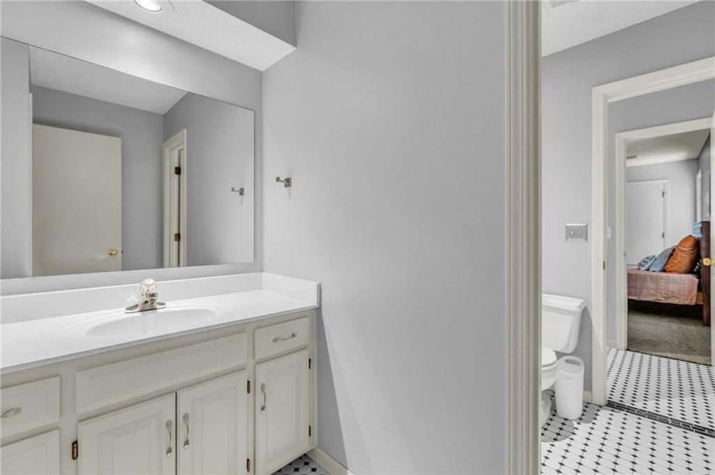 8233 NW Weatherby Drive — photo 33
