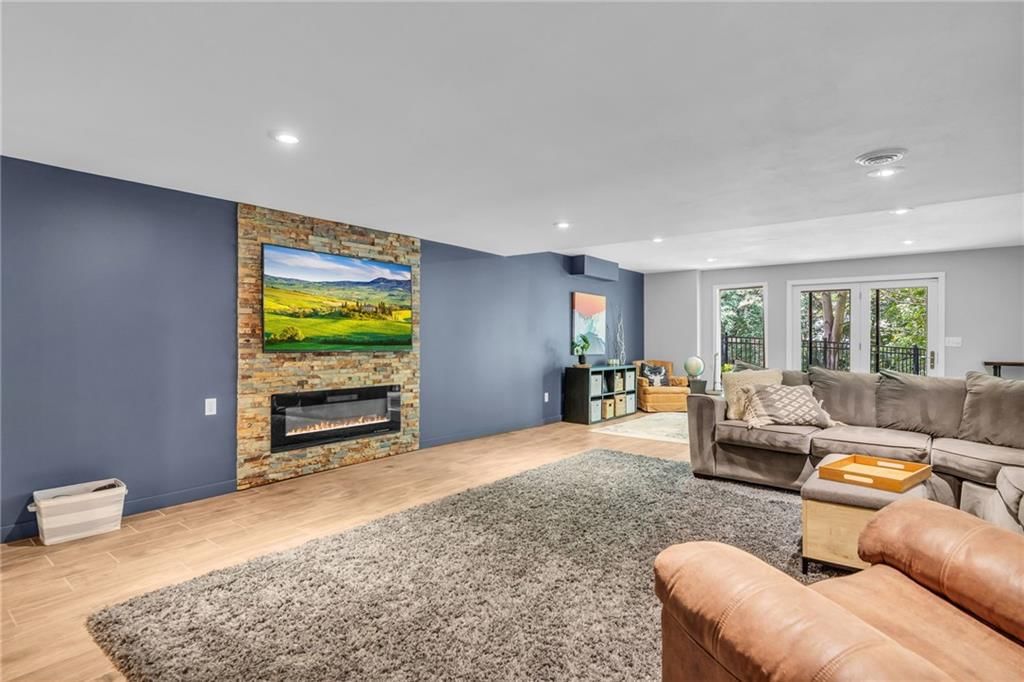 8233 NW Weatherby Drive — photo 35