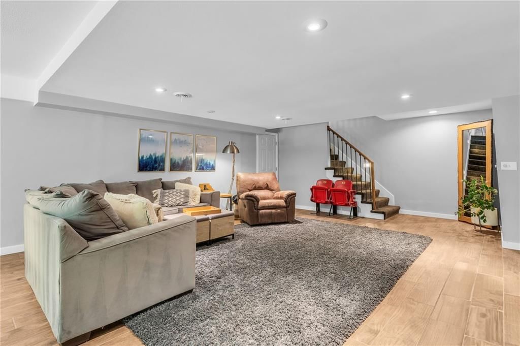 8233 NW Weatherby Drive — photo 36