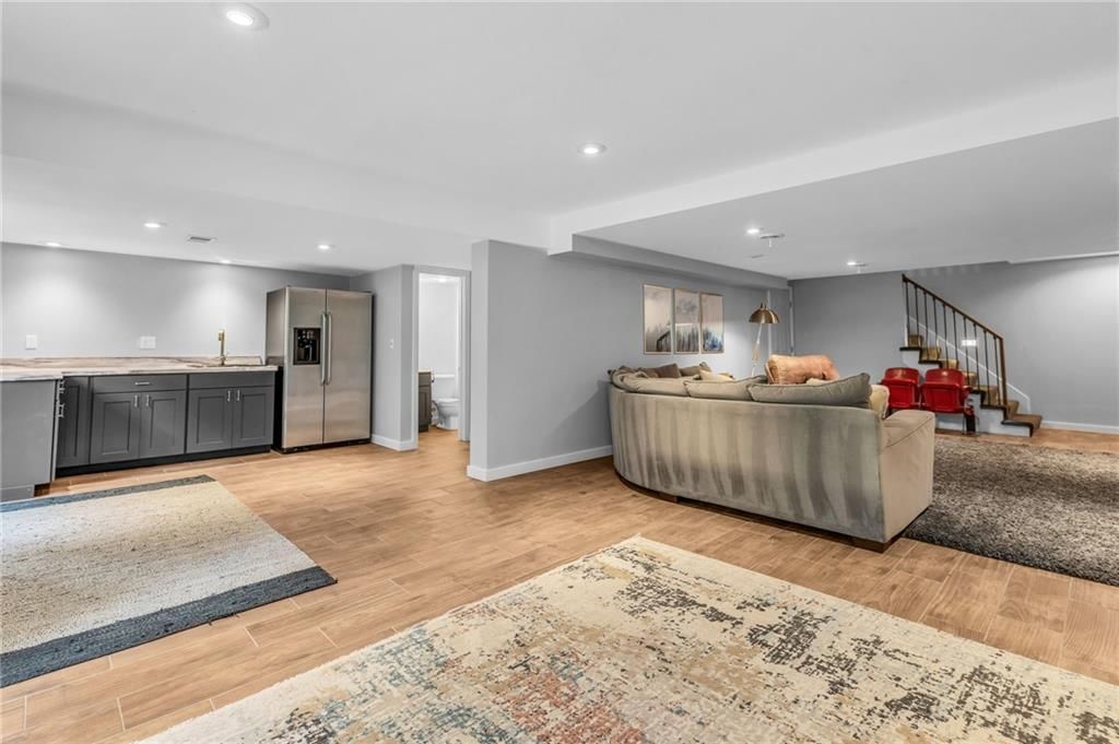 8233 NW Weatherby Drive — photo 38