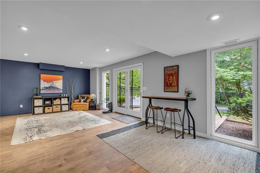 8233 NW Weatherby Drive — photo 41
