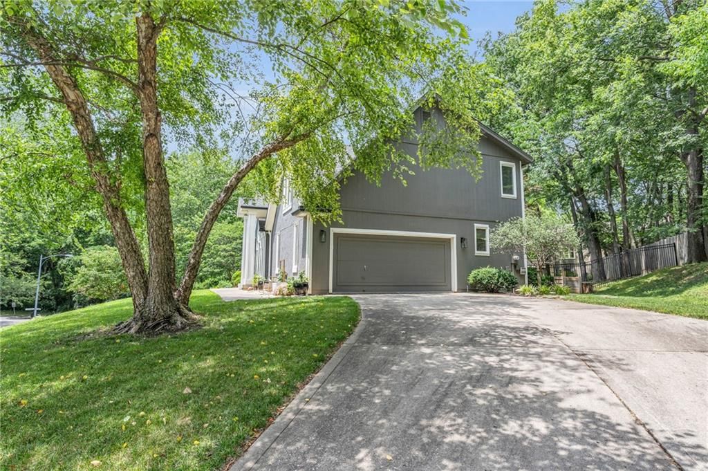 8233 NW Weatherby Drive — photo 43