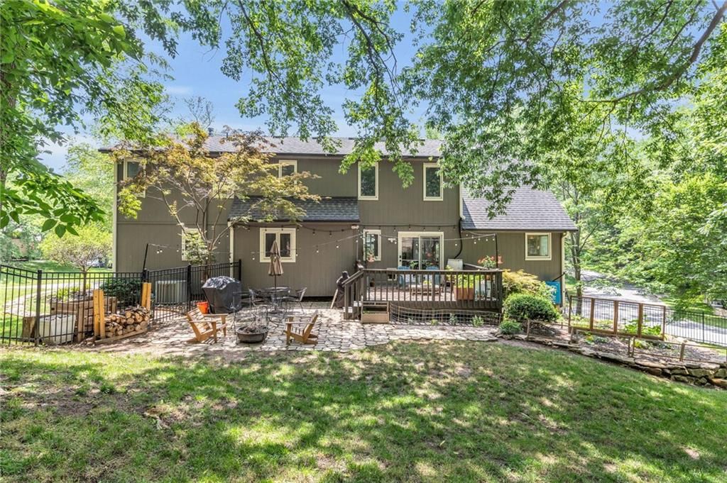 8233 NW Weatherby Drive — photo 45