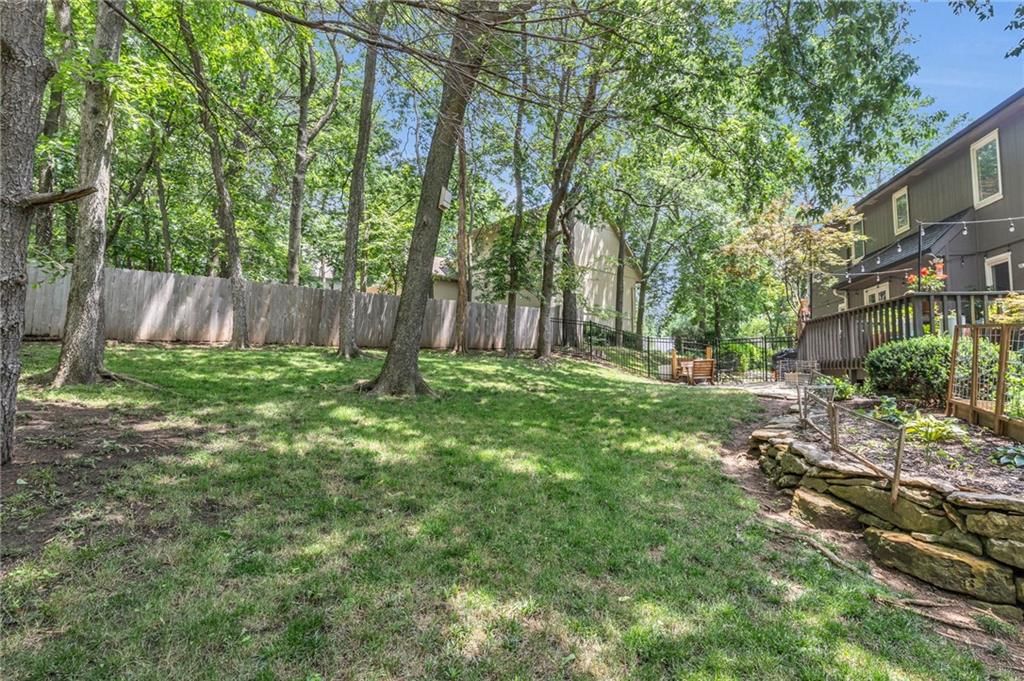 8233 NW Weatherby Drive — photo 47