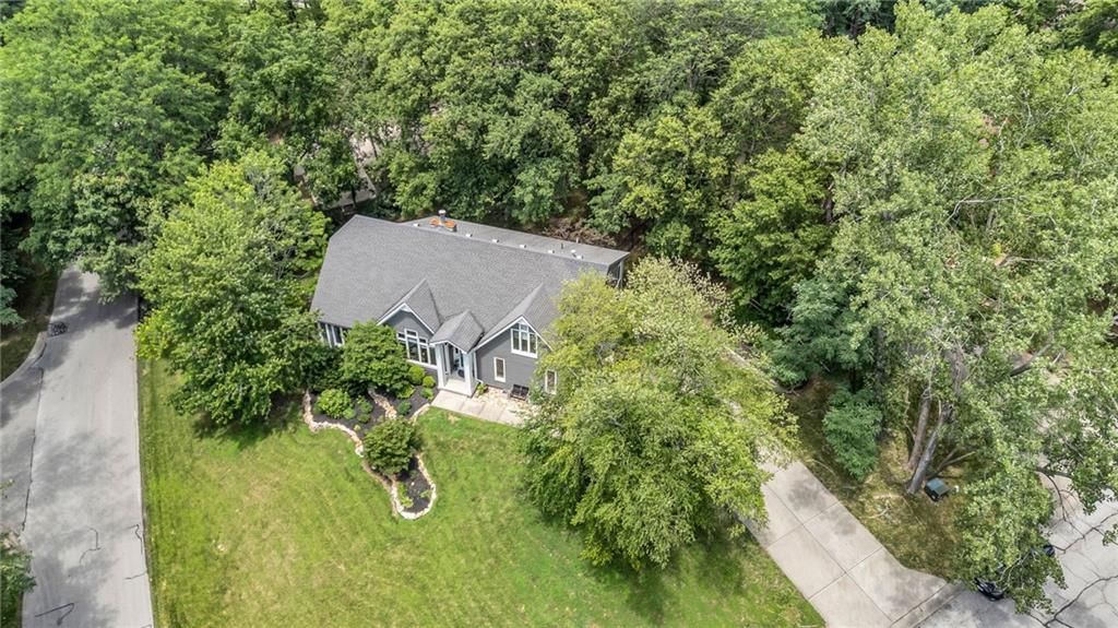8233 NW Weatherby Drive — photo 50