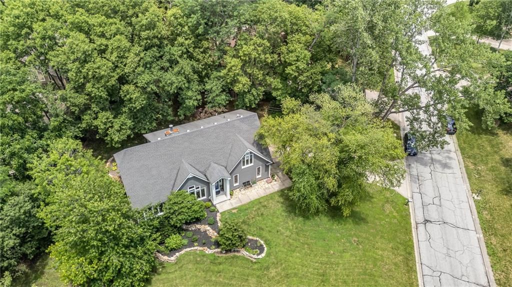 8233 NW Weatherby Drive — photo 52