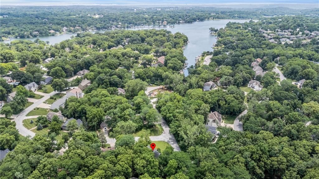 8233 NW Weatherby Drive — photo 55