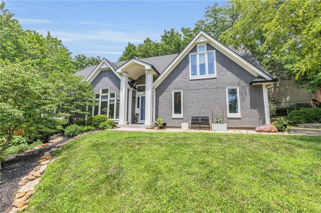8233 NW Weatherby Drive — photo 63