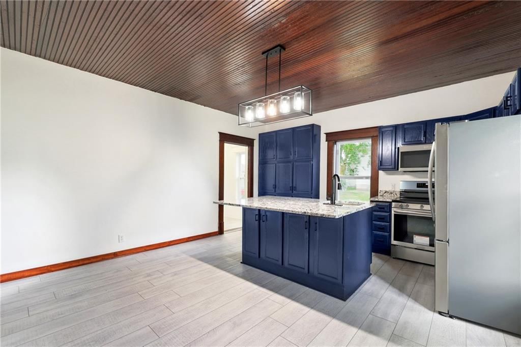 109 E Maple Street — photo 12