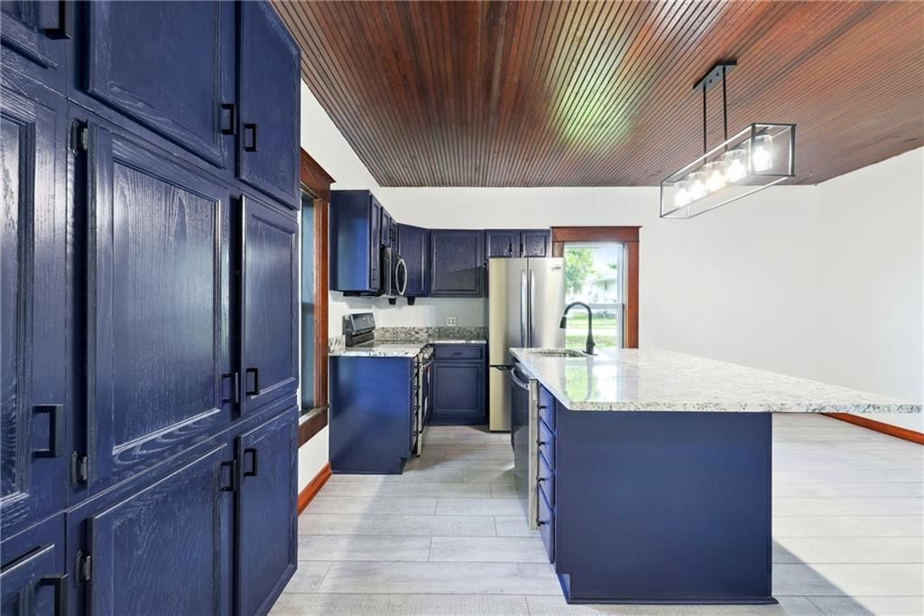 109 E Maple Street — photo 13
