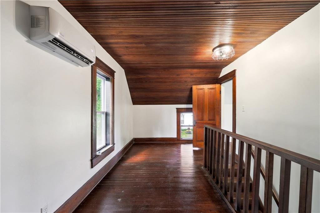 109 E Maple Street — photo 17