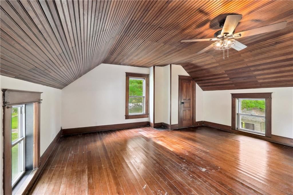 109 E Maple Street — photo 20