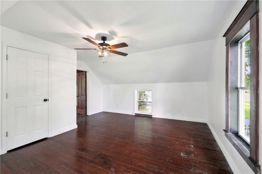 109 E Maple Street — photo 22