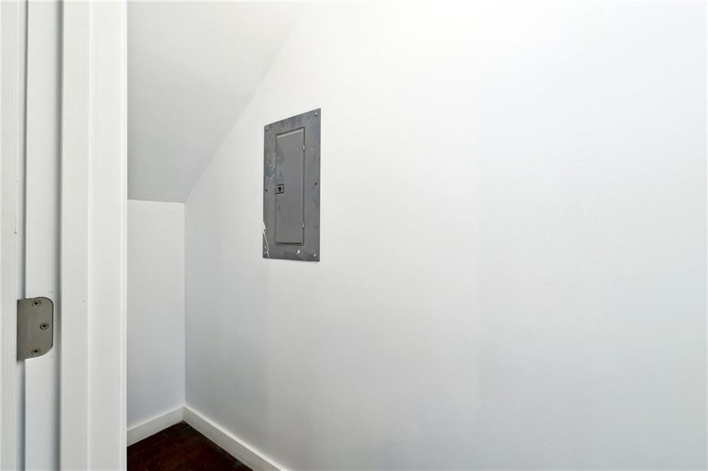 109 E Maple Street — photo 23