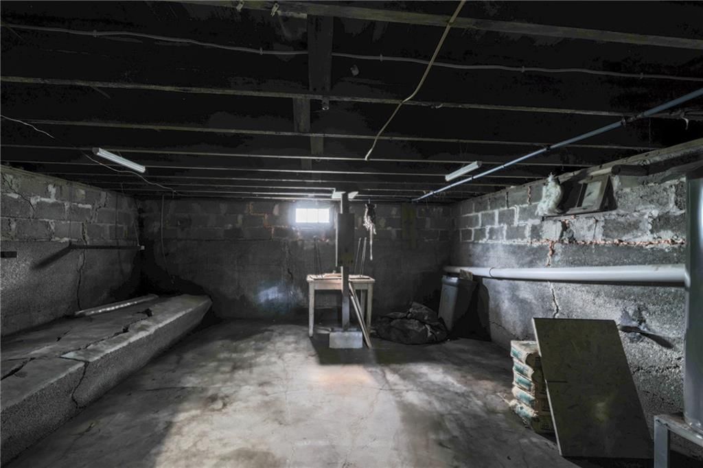 109 E Maple Street — photo 24