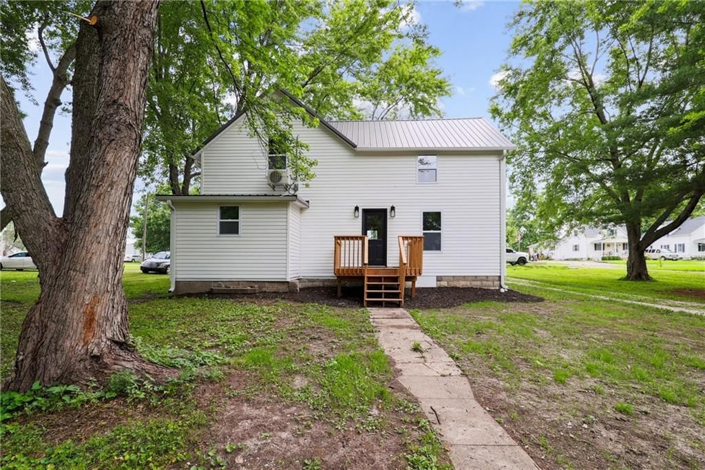 109 E Maple Street — photo 4