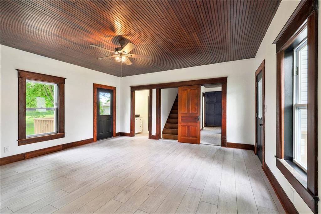 109 E Maple Street — photo 7