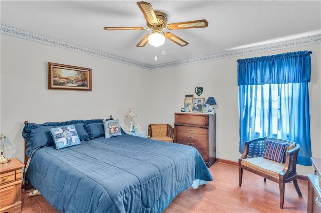 806 Lake Manor Drive — photo 17