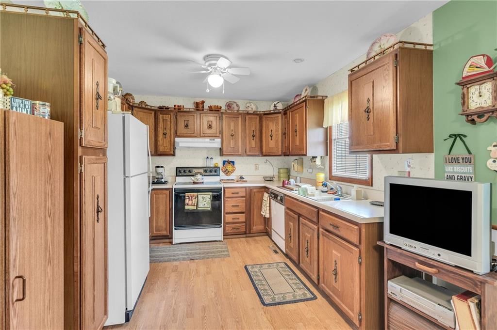 806 Lake Manor Drive — photo 9