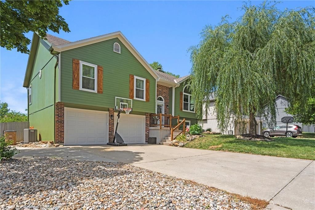121 E Calico Drive — photo 2