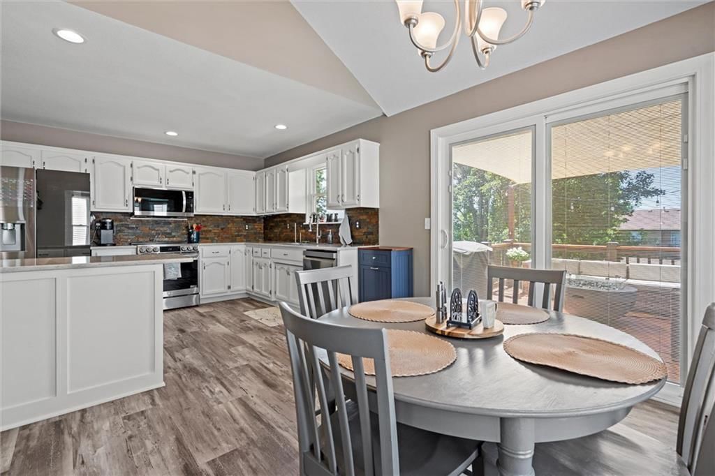 121 E Calico Drive — photo 15