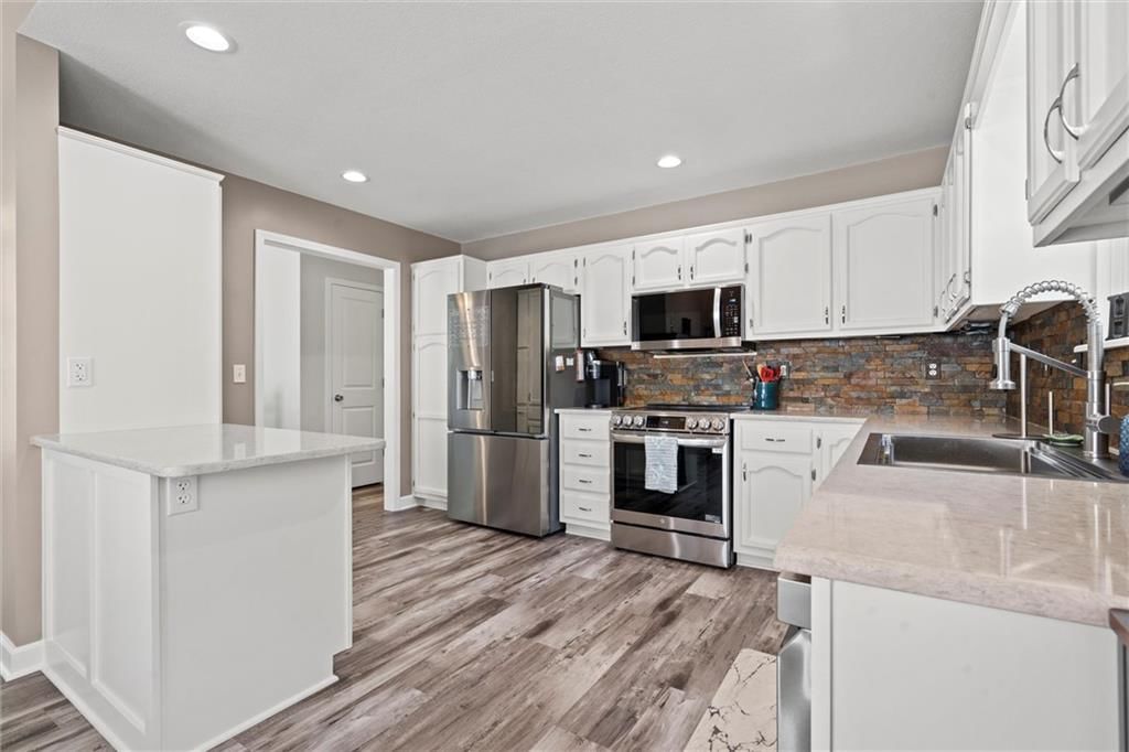 121 E Calico Drive — photo 9