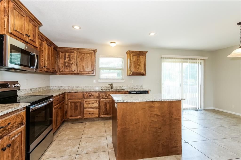 523 S Walnut Street — photo 11