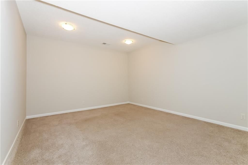 523 S Walnut Street — photo 15