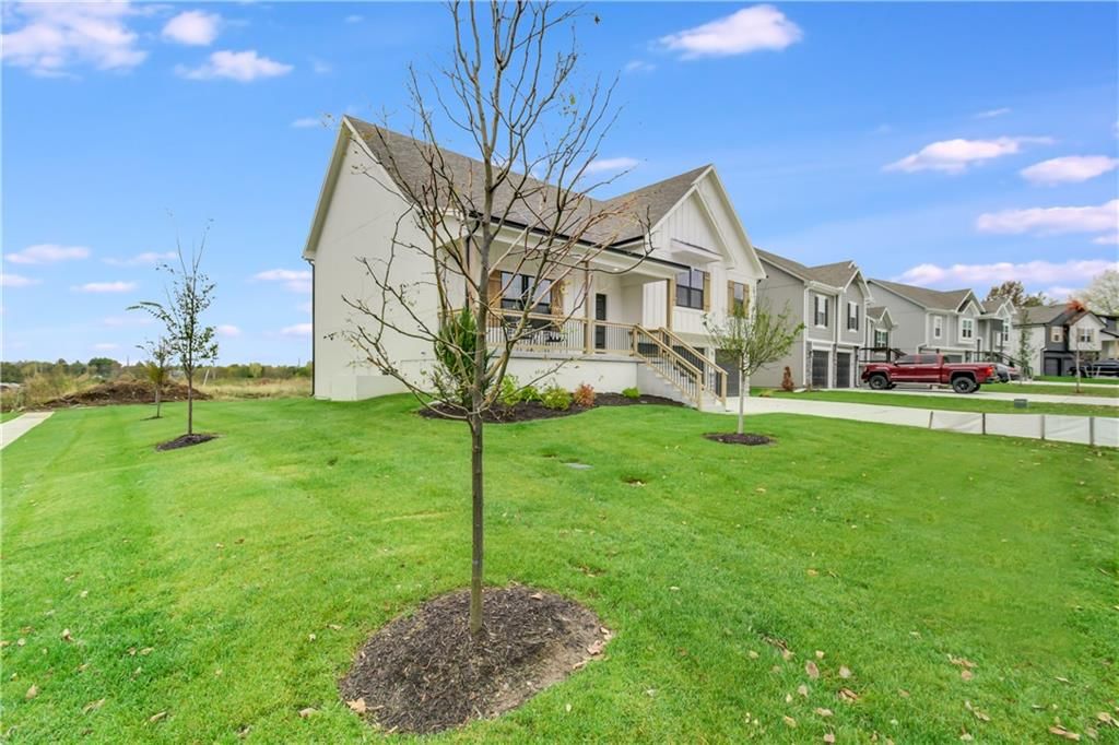 3923 SE Valley Forge Drive — photo 2