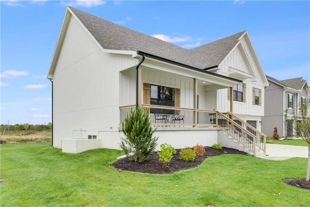 3923 SE Valley Forge Drive — photo 3