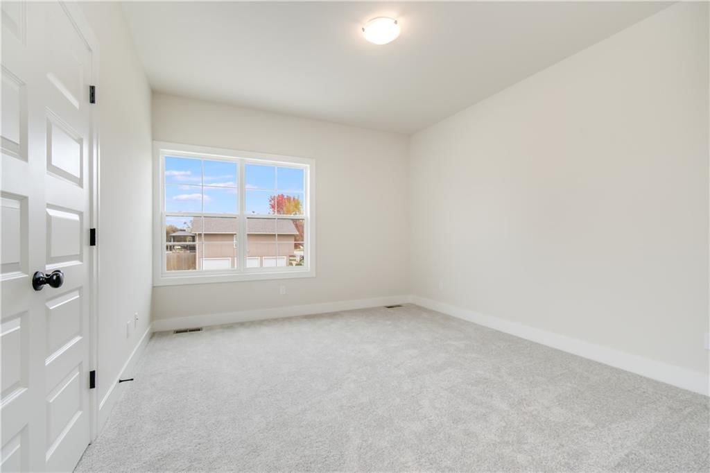 3923 SE Valley Forge Drive — photo 27
