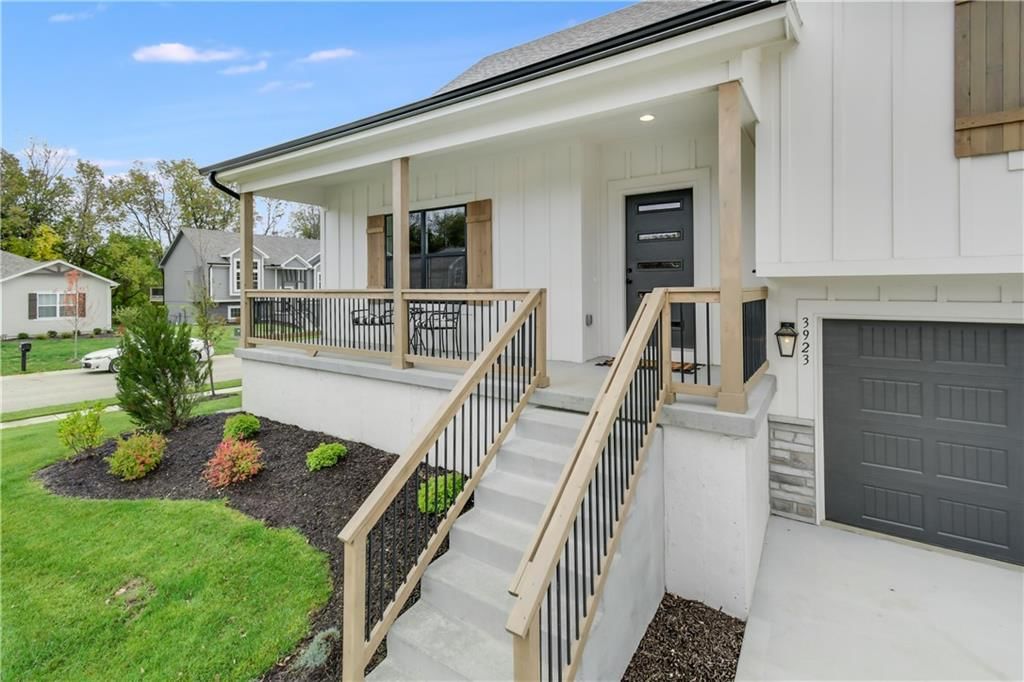 3923 SE Valley Forge Drive — photo 4