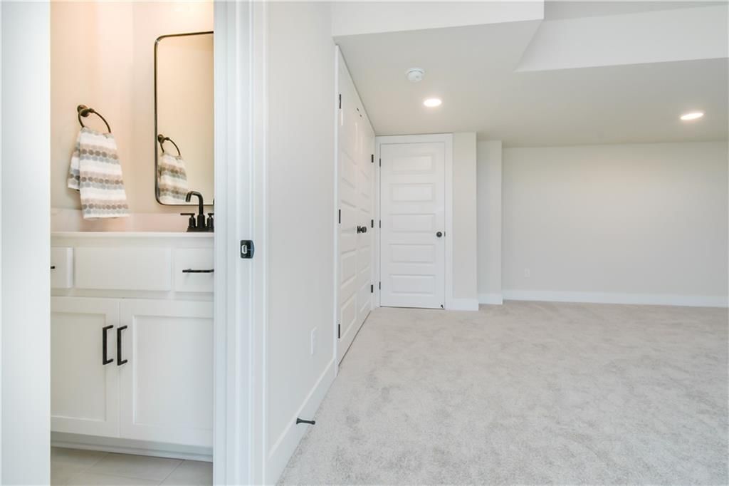 3923 SE Valley Forge Drive — photo 32
