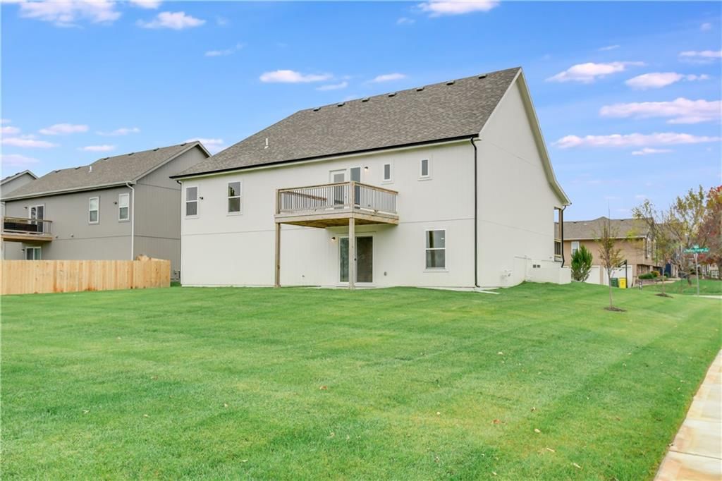 3923 SE Valley Forge Drive — photo 36