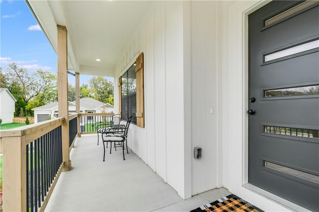 3923 SE Valley Forge Drive — photo 5