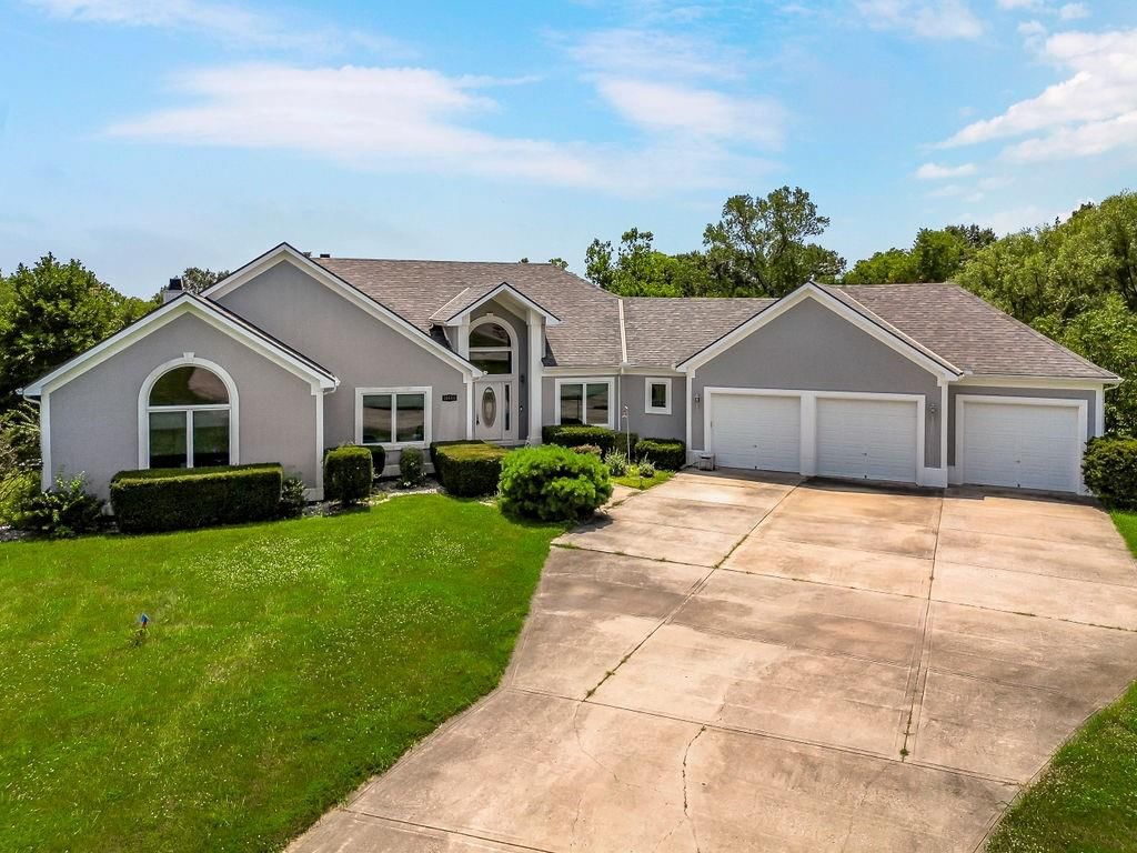 30605 CRYSTAL AIRE Drive — photo 37