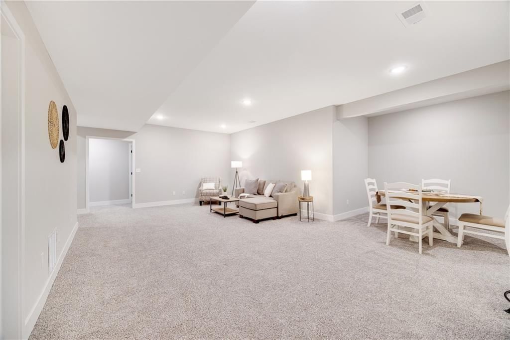 912 NW Crestwood Drive — photo 23