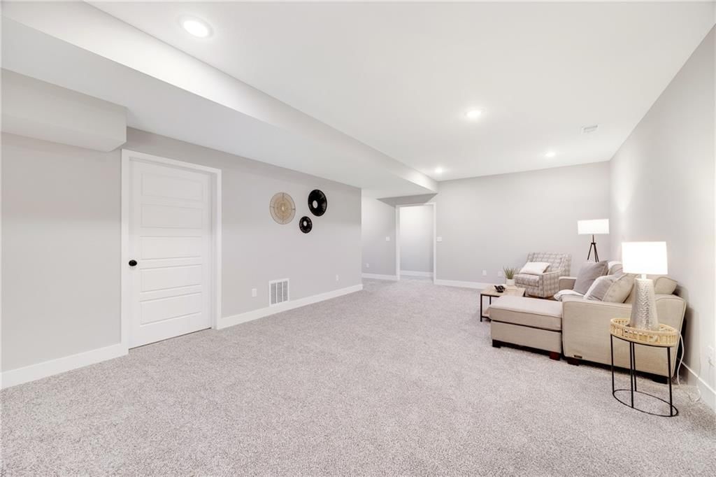 912 NW Crestwood Drive — photo 24