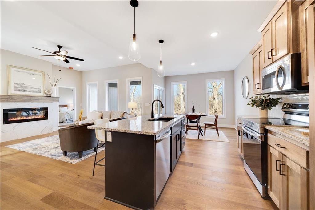 912 NW Crestwood Drive — photo 10