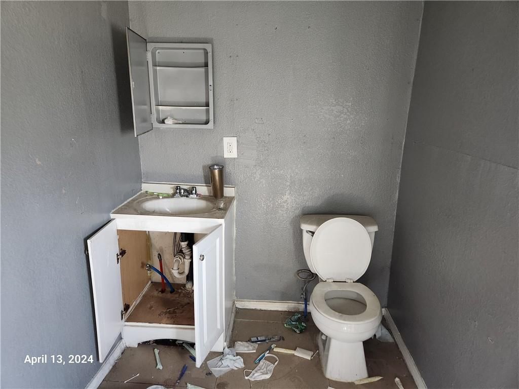 2206 E 30th Street — photo 11