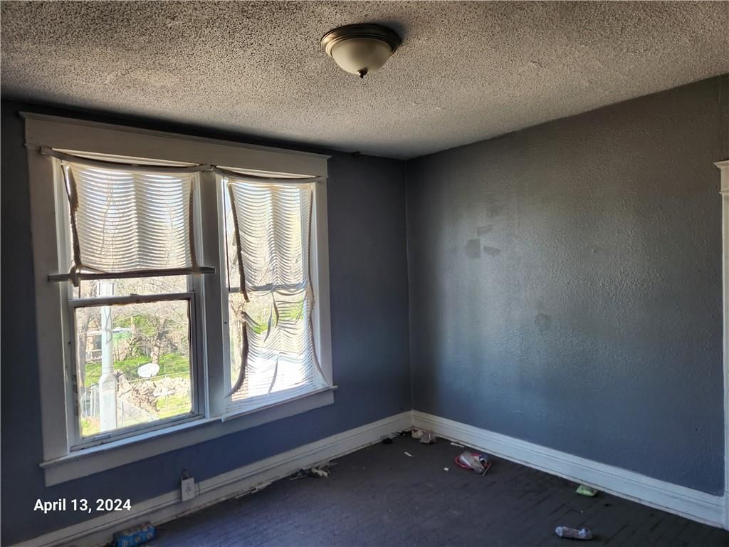 2206 E 30th Street — photo 16