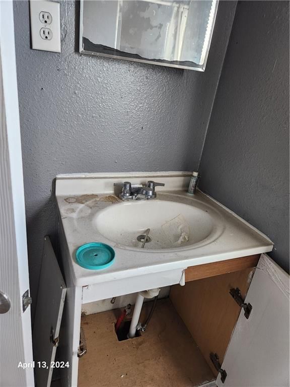 2206 E 30th Street — photo 18