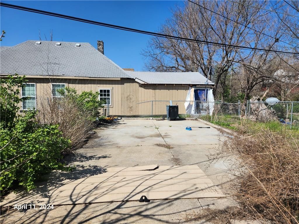 2206 E 30th Street — photo 4